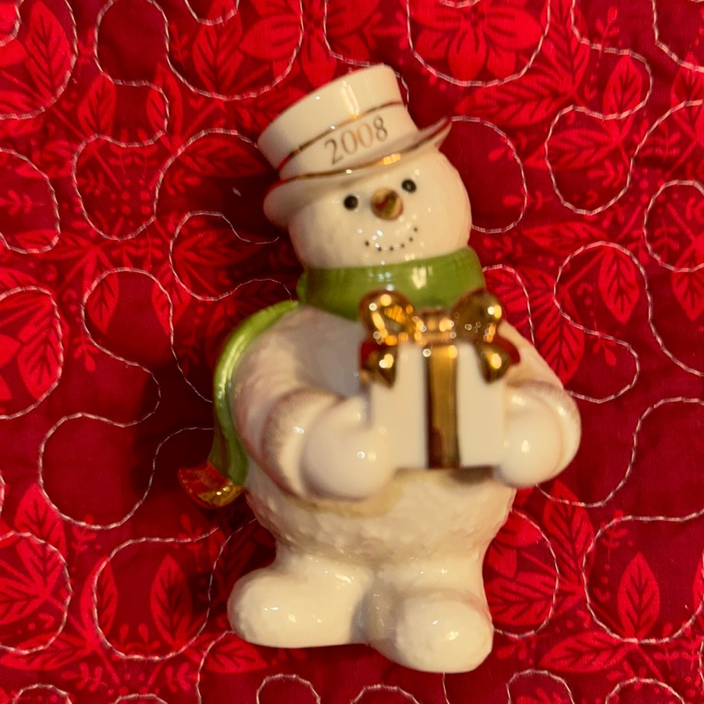 Lenox 2008 Annual Snowman Figurine Green Scarf Holding Present Bone China.